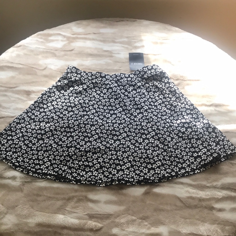 Black and White skater skirt 🖤